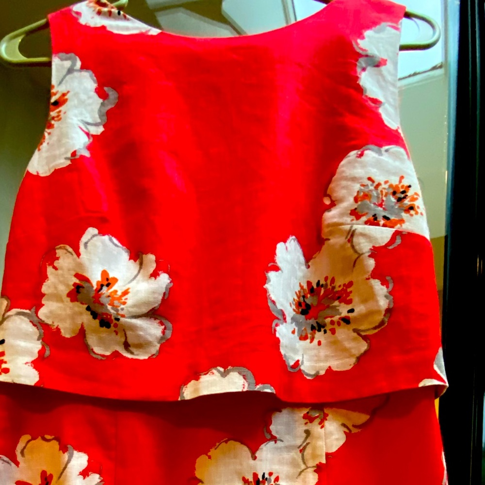 Beautiful red floral dress - size 10